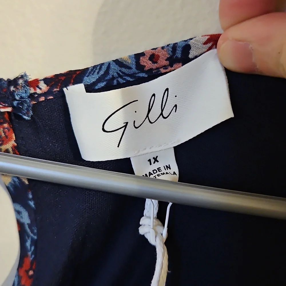 Gilli Floral Shear Sleeve Keyhole Back Tunic Blouse. NWT - Picture 2 of 8